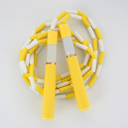 Portable universal adjustable length skipping rope